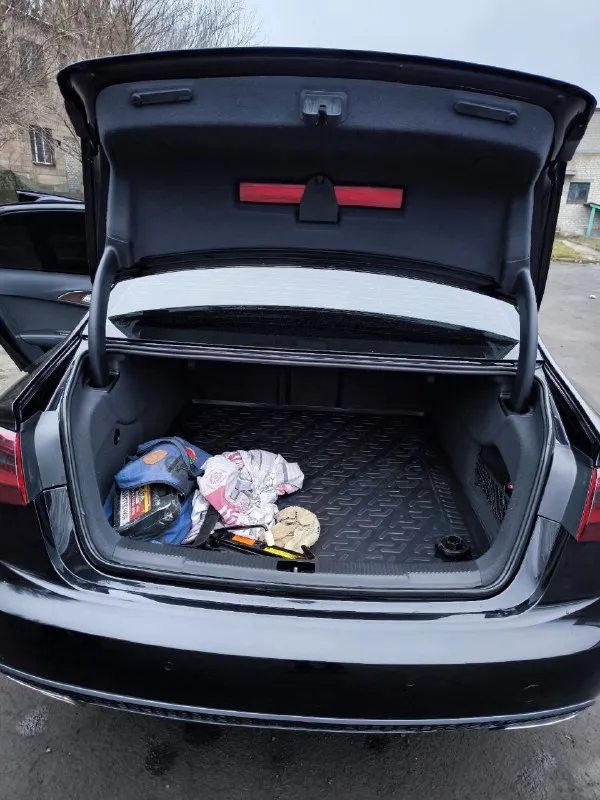Продаю audi a6 3.0 tfsi 333 л. с. quattro s line 2013 г. в. цвет — шикарный чёрный металлик пробег — 204 тыс. км состояние отличное для своего возраста, ухоженная, обслуживалась в хорошем сервисе. основные плюсы машины👇 ✔️полный привод quattro ✔️агрессивный обвес s line ✔️черные 19–20" (с красными суппортами — смотрятся огонь) ✔️коробка s tronic (dsg 7-ступ. робот) / multitronic ✔️кузов без дтп лкп живое, без сильных сколов и царапин ✔️led или ксенон + дневные ходовые огни ✔️кожаный салон (скорее всего черный + алькантара или комби) ✔️мультимедиа mmi с навигацией, bluetooth, aux/usb ✔️климат-контроль 3-зонный подогревы всего — сиденья, руль, зеркала, лобового в зоне покоя щёток ✔️куча мелких приятностей: дистанционный запуск, парктроники 💲цена: 1 650 000 торг уместен при осмотре. 🔍местоположение: тельманово 🔢контакты: +79490894809 машина реально красивая, едет шикарно, выглядит дороже своей цены. ждёт хорошего хозяина! 🚗 📞 звоните: +7(949)0894809 - фотография - 5
