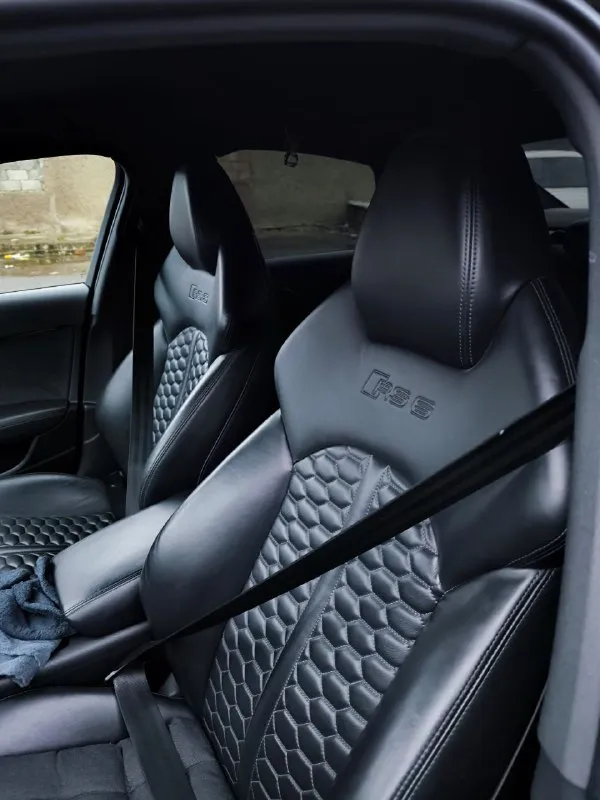 Продаю audi a6 3.0 tfsi 333 л. с. quattro s line 2013 г. в. цвет — шикарный чёрный металлик пробег — 204 тыс. км состояние отличное для своего возраста, ухоженная, обслуживалась в хорошем сервисе. основные плюсы машины👇 ✔️полный привод quattro ✔️агрессивный обвес s line ✔️черные 19–20" (с красными суппортами — смотрятся огонь) ✔️коробка s tronic (dsg 7-ступ. робот) / multitronic ✔️кузов без дтп лкп живое, без сильных сколов и царапин ✔️led или ксенон + дневные ходовые огни ✔️кожаный салон (скорее всего черный + алькантара или комби) ✔️мультимедиа mmi с навигацией, bluetooth, aux/usb ✔️климат-контроль 3-зонный подогревы всего — сиденья, руль, зеркала, лобового в зоне покоя щёток ✔️куча мелких приятностей: дистанционный запуск, парктроники 💲цена: 1 650 000 торг уместен при осмотре. 🔍местоположение: тельманово 🔢контакты: +79490894809 машина реально красивая, едет шикарно, выглядит дороже своей цены. ждёт хорошего хозяина! 🚗 📞 звоните: +7(949)0894809 - фотография - 7