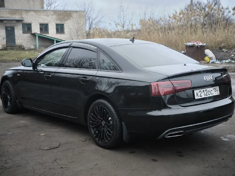 Продаю audi a6 3.0 tfsi 333 л. с. quattro s line 2013 г. в. цвет — шикарный чёрный металлик пробег — 204 тыс. км состояние отличное для своего возраста, ухоженная, обслуживалась в хорошем сервисе. основные плюсы машины👇 ✔️полный привод quattro ✔️агрессивный обвес s line ✔️черные 19–20" (с красными суппортами — смотрятся огонь) ✔️коробка s tronic (dsg 7-ступ. робот) / multitronic ✔️кузов без дтп лкп живое, без сильных сколов и царапин ✔️led или ксенон + дневные ходовые огни ✔️кожаный салон (скорее всего черный + алькантара или комби) ✔️мультимедиа mmi с навигацией, bluetooth, aux/usb ✔️климат-контроль 3-зонный подогревы всего — сиденья, руль, зеркала, лобового в зоне покоя щёток ✔️куча мелких приятностей: дистанционный запуск, парктроники 💲цена: 1 650 000 торг уместен при осмотре. 🔍местоположение: тельманово 🔢контакты: +79490894809 машина реально красивая, едет шикарно, выглядит дороже своей цены. ждёт хорошего хозяина! 🚗 📞 звоните: +7(949)0894809 - фотография - 8