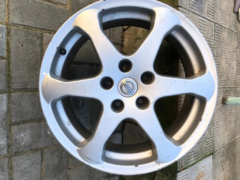 Продам комплект оригинальных дисков 17-го диаметра на автомобиль nissan. разболтовка 17х7,5х114,3. d... - фотография