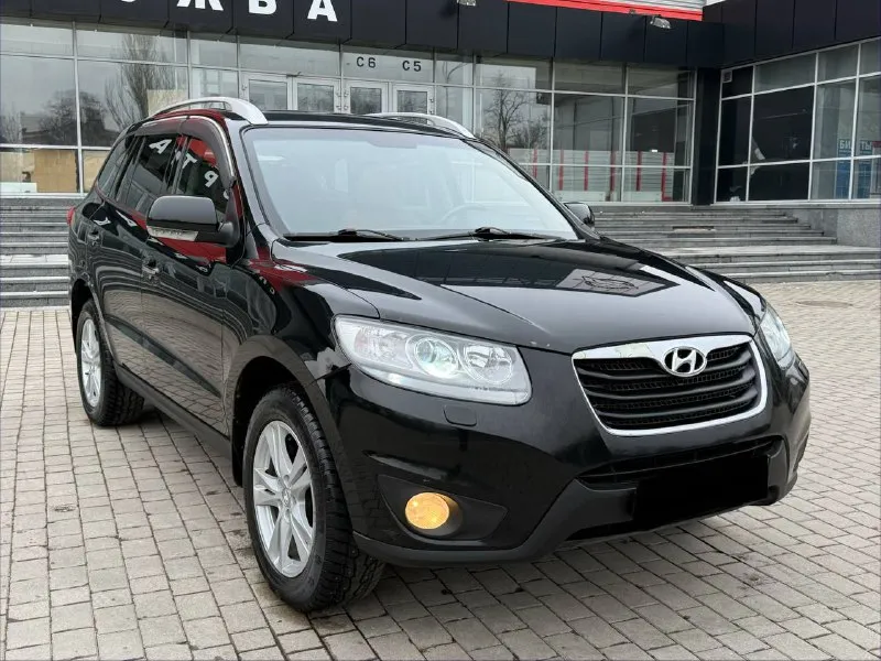 🚗 fe продам hyundai santa fe 2.4 бензин год выпуска 2011 состояние идеальное. без вмятин царапин и рыжиков сервисные книги. кнопка star - stop без ключевой доступ вложений не требует! любое оформление! салон не затертый не порваный резина хорошая зимняя 2 комплект летней резины отдам с машиной авто полностью обслужена до мелочей мотор работает ровно. коробка переключает идеально климат контроль работает все жидкости заменены! стекла все родные каждая кнопка работает) цена 1.330₽ +7-949-794-46-27 остольные вопросы по телефону звоните в любое время. цена: 1330000 ₽ 📲 tg: евгений 📞 🇷🇺 звоните: +79497944627 авторынок днр донецк - фотография - 2