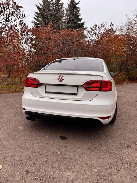 🚀🚀🚀 эксклюзивный volkswagen jetta gli 2012 2.0 tsi 4motion stage 3 стоит средняя настройка сейчас 400л. с. и 600 момента. 0-100 4.6 сек. по документам до налоговая) единственная в таком исполнении jetta gli в россии. машины в отличном состоянии, вложено много сил, около 1.5 млн в тюнинг и доработки. машина едет и рулится великолепно на любых скоростях. сделан свап полного привода 4motion haldex 6мкпп. доработаны тормоза в круг с volkswagen touareg brembo. переделана ходовая часть kyb ultra sr+. все вставки салона из карбона. установлена магнитола android 10" max с подключением к машине через launch. диски vossen r18 дополнительно установлен launch control, прошивки 95, 100, 108 бензин. собран новый кованый мотор (10000 км прошел): - кованые поршни - шатуны сts - пружины клапанов supertech - турбина mamba gtx2867r на подшипнике новая - кулеры - пайпы - форсунки гольф 7r - тнвд rs3 - подвеска kyb ultra sr+ - все цельные сайлентблоки - тормоза brembo 4pot 📲 tg: @alexstaxlpr 📞 звоните: +7(959)1441496 - фотография - 5