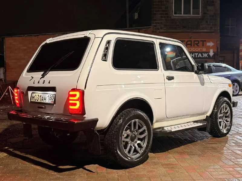 Продам, город донецк. niva legend 2023 года, пробег 27500 км. состояние хорошее, обслужена, вложений не требует. новая резина, новые титаны, замена всех жидкостей, обработана, хорошая музыка. цена 870 000 руб. торг +79493005952 📞 звоните: +7(949)3005952 - фотография - 3