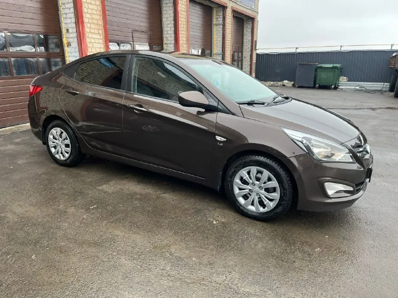 Продам hyundai solaris рестайлинг. 2014г. в. 1.6 на акпп 6-ст. 151000км. пробега. авто в отличном состоянии, по всем параметрам. двигатель работает ровно, масло не подъедает, работает тихо. акпп так же без проблем, без пинков и дефектов. по кузову так же все отлично, без гнили и ржавчины, авто южное. по ходовой тишина. резина зима новая nokian. вложений не требует. осмотр старобешево цена 885 000₽ подробности по тф. +79493370737 +79493185079 - фотография - 10