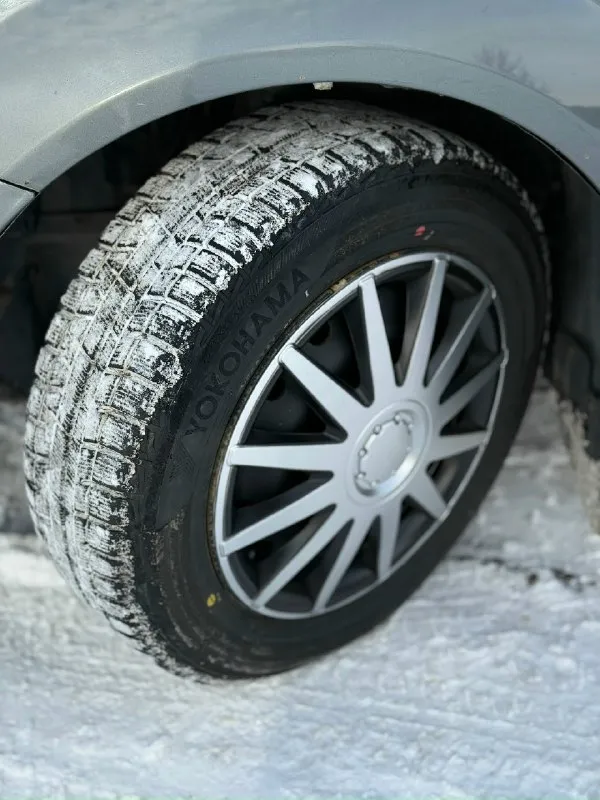 Продам chevrolet lacetti! универсал. 2012 года выпуска газ-бензин евро4 мотор 1.6. 109 л. с. коробка механика. комплектация: кондиционер. гидроусилитель руля. 4 электростеклоподьемника. электрорегулировка зеркал. система abs. подушки безопасности airbag. подогрев заднего стекла, подогревы зеркал заднего вида. автомобиль в отличном техническом состоянии. мотор не троит, не дымит, работает ровно, масло от замены до замены. коробка работает отлично все скорости включаются без хруста. подвеска сбитая без лишних посторонних звуков, машина уверенно держит дорогу. по электрике работает абсолютно все. салон в хорошем состоянии, не прокуренный, сиденья не просижены, не порваны. дверные карты, весь пластик целый без царапин. очень большое, вместительное багажное отделение, задние сиденья складываются в ровный пол. на крыше установлены заводские рейлинги. кузов в хорошем состоянии, дно, арки, пороги, низа дверей целые. автомобиль полностью комплектный( запаска, домкрат, балонный кл 📞 звоните: +7(949)3935825 - фотография - 9