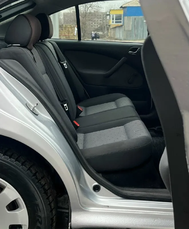 Продам skoda тур 1.6 skoda octavia tour авто в отличном состоянии, обслужена! ходовая взбитая, мягкая, тормоза не бьют! новые жидкости двигатель 1.6 коробка механика работает без нареканий, не дымит есть кондиционер, работает, регулировки зеркал, 2 эсп, чистый опрятный салон документы все чистые год 2008 цена 495.000 возможен торг +79494948718 📞 звоните: +7(949)4948718 - фотография - 4