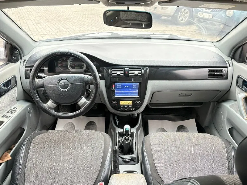 Chevrolet lacetti шевролет лачетти год выпуска 2008, объем двигателя 1.6 -16 клапанный, цена 💰385.00 тыс. 💰 автомобиль в полном порядке, двигатель в отличном состоянии, не дымит! не троит! масло не расходует! коробка в полном порядке без хрустов и прочего ! ходовая в отличном состоянии, нечего не стучит! не гремит ! не шумит ! отрабатывает правильно и очень мягко, едет приятно, авто как на фото такое и в живую! без коррозии ! без гнили ! без ржавчины ! без рыжиков ! дно, пороги, стаканы, в полном порядке! пробег 265т км. 2 ключа, комплектация отличная👍 гидроусилитель руля, климат контроль, печка и кондиционер рабочий ! 4 стеклоподьемника, подогревы сидений, датчик дождя, датчик света, регулировка фар, электро регулировка зеркал, подогрев зеркал, abs, подушки безопасности, магнитола на андроиде, с блютуз, очень хороший свет led лампы ближний и дальний дорогие яркие👍 документы чистые ! не штрафов ! не запретов ! не залогов ! нечего такого нет ! макеевка цена 385.000 сю+79496643082 - фотография - 10