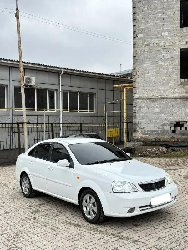 Chevrolet lacetti шевролет лачетти год выпуска 2008, объем двигателя 1.6 -16 клапанный, цена 💰385.00 тыс. 💰 автомобиль в полном порядке, двигатель в отличном состоянии, не дымит! не троит! масло не расходует! коробка в полном порядке без хрустов и прочего ! ходовая в отличном состоянии, нечего не стучит! не гремит ! не шумит ! отрабатывает правильно и очень мягко, едет приятно, авто как на фото такое и в живую! без коррозии ! без гнили ! без ржавчины ! без рыжиков ! дно, пороги, стаканы, в полном порядке! пробег 265т км. 2 ключа, комплектация отличная👍 гидроусилитель руля, климат контроль, печка и кондиционер рабочий ! 4 стеклоподьемника, подогревы сидений, датчик дождя, датчик света, регулировка фар, электро регулировка зеркал, подогрев зеркал, abs, подушки безопасности, магнитола на андроиде, с блютуз, очень хороший свет led лампы ближний и дальний дорогие яркие👍 документы чистые ! не штрафов ! не запретов ! не залогов ! нечего такого нет ! макеевка цена 385.000 сю+79496643082 - фотография - 2