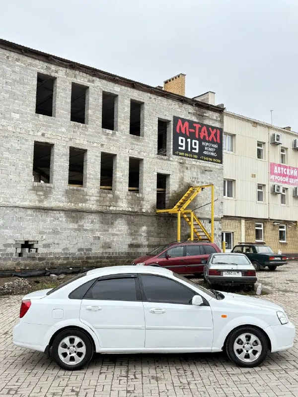 Chevrolet lacetti шевролет лачетти год выпуска 2008, объем двигателя 1.6 -16 клапанный, цена 💰385.00 тыс. 💰 автомобиль в полном порядке, двигатель в отличном состоянии, не дымит! не троит! масло не расходует! коробка в полном порядке без хрустов и прочего ! ходовая в отличном состоянии, нечего не стучит! не гремит ! не шумит ! отрабатывает правильно и очень мягко, едет приятно, авто как на фото такое и в живую! без коррозии ! без гнили ! без ржавчины ! без рыжиков ! дно, пороги, стаканы, в полном порядке! пробег 265т км. 2 ключа, комплектация отличная👍 гидроусилитель руля, климат контроль, печка и кондиционер рабочий ! 4 стеклоподьемника, подогревы сидений, датчик дождя, датчик света, регулировка фар, электро регулировка зеркал, подогрев зеркал, abs, подушки безопасности, магнитола на андроиде, с блютуз, очень хороший свет led лампы ближний и дальний дорогие яркие👍 документы чистые ! не штрафов ! не запретов ! не залогов ! нечего такого нет ! макеевка цена 385.000 сю+79496643082 - фотография - 5