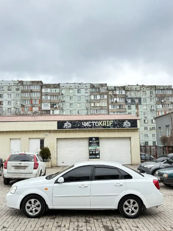 Chevrolet lacetti шевролет лачетти год выпуска 2008, объем двигателя 1.6 -16 клапанный, цена 💰385.00 тыс. 💰 автомобиль в полном порядке, двигатель в отличном состоянии, не дымит! не троит! масло не расходует! коробка в полном порядке без хрустов и прочего ! ходовая в отличном состоянии, нечего не стучит! не гремит ! не шумит ! отрабатывает правильно и очень мягко, едет приятно, авто как на фото такое и в живую! без коррозии ! без гнили ! без ржавчины ! без рыжиков ! дно, пороги, стаканы, в полном порядке! пробег 265т км. 2 ключа, комплектация отличная👍 гидроусилитель руля, климат контроль, печка и кондиционер рабочий ! 4 стеклоподьемника, подогревы сидений, датчик дождя, датчик света, регулировка фар, электро регулировка зеркал, подогрев зеркал, abs, подушки безопасности, магнитола на андроиде, с блютуз, очень хороший свет led лампы ближний и дальний дорогие яркие👍 документы чистые ! не штрафов ! не запретов ! не залогов ! нечего такого нет ! макеевка цена 385.000 сю+79496643082 - фотография - 8