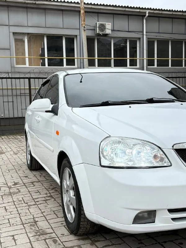 Chevrolet lacetti шевролет лачетти год выпуска 2008, объем двигателя 1.6 -16 клапанный, цена 💰385.00 тыс. 💰 автомобиль в полном порядке, двигатель в отличном состоянии, не дымит! не троит! масло не расходует! коробка в полном порядке без хрустов и прочего ! ходовая в отличном состоянии, нечего не стучит! не гремит ! не шумит ! отрабатывает правильно и очень мягко, едет приятно, авто как на фото такое и в живую! без коррозии ! без гнили ! без ржавчины ! без рыжиков ! дно, пороги, стаканы, в полном порядке! пробег 265т км. 2 ключа, комплектация отличная👍 гидроусилитель руля, климат контроль, печка и кондиционер рабочий ! 4 стеклоподьемника, подогревы сидений, датчик дождя, датчик света, регулировка фар, электро регулировка зеркал, подогрев зеркал, abs, подушки безопасности, магнитола на андроиде, с блютуз, очень хороший свет led лампы ближний и дальний дорогие яркие👍 документы чистые ! не штрафов ! не запретов ! не залогов ! нечего такого нет ! макеевка цена 385.000 сю+79496643082 - фотография - 9