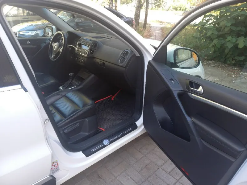 Volkswagen тигуан. европеец. год выпуска 2011.рестайлинг. пробег 219.000 т. км. мотор 2.0 бензин. коробка автомат! машина на полном приводе. машина в хорошем состоянии. продажа от собственника! переоформление любое. возможен обмен все предложения в л. с. цена 1.350.000р. торг. все вопросы по телефону +79494463533. макеевка. 📞 звоните: +7(949)4463533 - фотография - 4