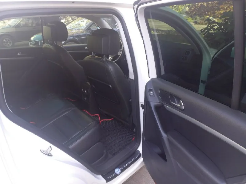 Volkswagen тигуан. европеец. год выпуска 2011.рестайлинг. пробег 219.000 т. км. мотор 2.0 бензин. коробка автомат! машина на полном приводе. машина в хорошем состоянии. продажа от собственника! переоформление любое. возможен обмен все предложения в л. с. цена 1.350.000р. торг. все вопросы по телефону +79494463533. макеевка. 📞 звоните: +7(949)4463533 - фотография - 5