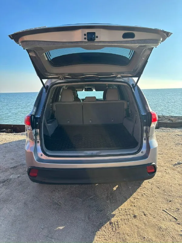 Toyota highlander год выпуска: 04/2018 пробег: 79000 км мощность, л. с. : 249 объем двигателя: 3.5 л. коробка передач: автомат 8 ст автомобиль полностью обслужен, в собственности более 2 лет. авто из америки соответственно есть крашеные детали. цена: 3 800 000₽ торг при встрече :+79493051410 📞 звоните: +7(949)3051410 - фотография - 7