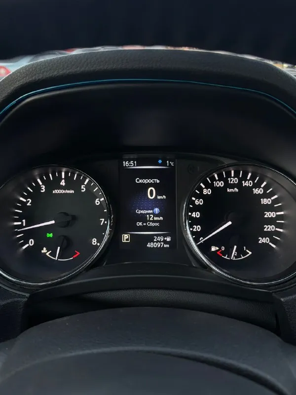 Продаю nissan qashqai 2020 года выпуска. цвет автомобиля - чёрный, пробег - 48 000 километров. в птс 2 хозяина ( я второй хозяин ), объём двигателя - 2 литра. мощность двигателя - 144 лошадиных сил. тип двигателя - бензин, коробка - вариатор. привод - передний. опции: бортовой компьютер; иммобилайзер; электропривод зеркал; электрообогрев лобового стекла; обогрев всех 4 сидений; климат контроль; круиз контроль; мульти-руль; электрический ручник; камера заднего вида и парктроники вокруг всего авто;eco режим; автомобиль в отличном состоянии, не бит и не крашен, не требует никаких вложений. я собственник. машина куплена у официального дилера в рф, без ограничений и таможенных пошлин. цена 2,2 млн. р. звоните и пишите. торг реальному покупателю. авто находиться в ростове, могу пригнать в донецк. +79895496937 +79493810065 📞 звоните: +7(949)3810065 - фотография - 10