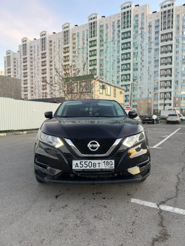Продаю nissan qashqai 2020 года выпуска. цвет автомобиля - чёрный, пробег - 48 000 километров. в птс 2 хозяина ( я второй хозяин ), объём двигателя - 2 литра. мощность двигателя - 144 лошадиных сил. тип двигателя - бензин, коробка - вариатор. привод - передний. опции: бортовой компьютер; иммобилайзер; электропривод зеркал; электрообогрев лобового стекла; обогрев всех 4 сидений; климат контроль; круиз контроль; мульти-руль; электрический ручник; камера заднего вида и парктроники вокруг всего авто;eco режим; автомобиль в отличном состоянии, не бит и не крашен, не требует никаких вложений. я собственник. машина куплена у официального дилера в рф, без ограничений и таможенных пошлин. цена 2,2 млн. р. звоните и пишите. торг реальному покупателю. авто находиться в ростове, могу пригнать в донецк. +79895496937 +79493810065 📞 звоните: +7(949)3810065 - фотография - 2