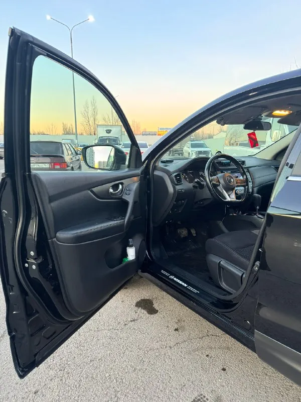 Продаю nissan qashqai 2020 года выпуска. цвет автомобиля - чёрный, пробег - 48 000 километров. в птс 2 хозяина ( я второй хозяин ), объём двигателя - 2 литра. мощность двигателя - 144 лошадиных сил. тип двигателя - бензин, коробка - вариатор. привод - передний. опции: бортовой компьютер; иммобилайзер; электропривод зеркал; электрообогрев лобового стекла; обогрев всех 4 сидений; климат контроль; круиз контроль; мульти-руль; электрический ручник; камера заднего вида и парктроники вокруг всего авто;eco режим; автомобиль в отличном состоянии, не бит и не крашен, не требует никаких вложений. я собственник. машина куплена у официального дилера в рф, без ограничений и таможенных пошлин. цена 2,2 млн. р. звоните и пишите. торг реальному покупателю. авто находиться в ростове, могу пригнать в донецк. +79895496937 +79493810065 📞 звоните: +7(949)3810065 - фотография - 9