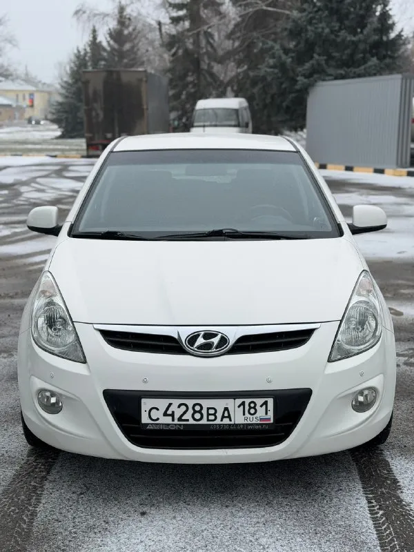 Hyundai i20 1.6 автомат цена 860💰тыс. руб, торг после осмотра. 2012 год выпуска, для своих лет в идеальном состоянии. 1 хозяин за всю историю эксплуатацию, автомобиль был куплен при украине. автотека изумительная ✅ без единого дтп за всю жизнь. пробег 210 тыс. родной, любые проверки, подтвержден автотекой. двигатель работает идеально, масло не берет. по коробке вопросов нет, переключает плавно, без пинков и рывков. по электрике все работает, климат дует-заправлен. стоит сигнализация двухсторонняя. два комплекта резины. делать по автомобилю ничего не надо. г. макеевка, связь +79494012032 📞 звоните: +7(949)4012032 - фотография - 2