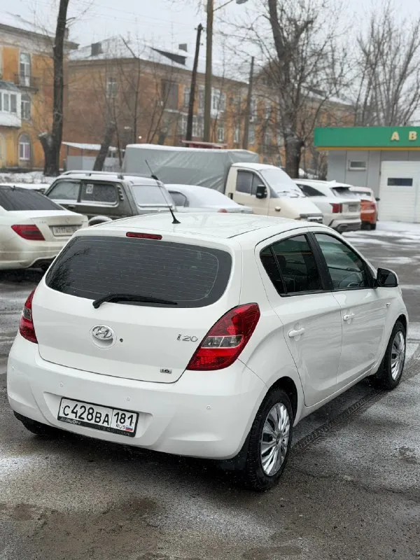 Hyundai i20 1.6 автомат цена 860💰тыс. руб, торг после осмотра. 2012 год выпуска, для своих лет в идеальном состоянии. 1 хозяин за всю историю эксплуатацию, автомобиль был куплен при украине. автотека изумительная ✅ без единого дтп за всю жизнь. пробег 210 тыс. родной, любые проверки, подтвержден автотекой. двигатель работает идеально, масло не берет. по коробке вопросов нет, переключает плавно, без пинков и рывков. по электрике все работает, климат дует-заправлен. стоит сигнализация двухсторонняя. два комплекта резины. делать по автомобилю ничего не надо. г. макеевка, связь +79494012032 📞 звоните: +7(949)4012032 - фотография - 4