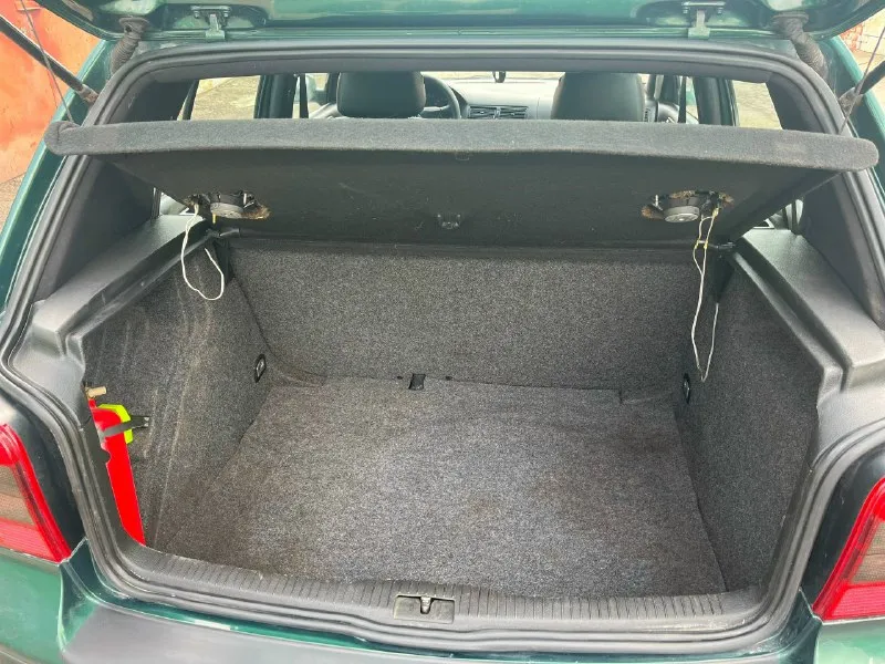 Продам volkswagen golf 4 2000 года. двигатель 1.4, пробег 190.000 1 собственник с 2020 года, в 2020 был пригнан из германии. автомобиль в отличном состоянии, не требует вложений, дно, пороги, несущая часть авто целое без гнили и рыжиков. мотор работает без нареканий, не дымит, масло не берет (масло залил на днях 5w40). коробка 5-ступка, переключается плавно, без хрустов и рывков. ходовая часть машины перебиралась, без нареканий. стоит новая зимняя резина, в подарок отдам летнюю. встроена автомагнитола с сенсорным экраном и камерой заднего вида. все стекла заводские. комплектация: -передние стеклоподъемники -электро регулировка зеркал с подогревом -гур -кондиционер -abs, esp, airbag(безопасность на месте) -2 комплекта ключей -обогрев заднего стекла -стоит сигнализация с переоформлением проблем нет, машина юридически чистая цена: 495.000 руб, торг у капота +79490939809 (telegram) осмотр горловка/енакиево 📞 звоните: +7(949)0939809 - фотография - 6