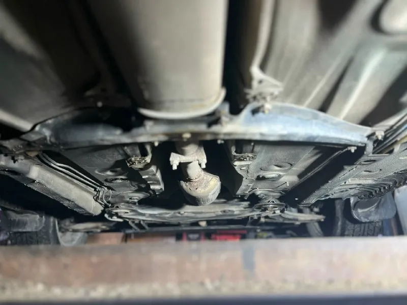 Продам volkswagen golf 4 2000 года. двигатель 1.4, пробег 190.000 1 собственник с 2020 года, в 2020 был пригнан из германии. автомобиль в отличном состоянии, не требует вложений, дно, пороги, несущая часть авто целое без гнили и рыжиков. мотор работает без нареканий, не дымит, масло не берет (масло залил на днях 5w40). коробка 5-ступка, переключается плавно, без хрустов и рывков. ходовая часть машины перебиралась, без нареканий. стоит новая зимняя резина, в подарок отдам летнюю. встроена автомагнитола с сенсорным экраном и камерой заднего вида. все стекла заводские. комплектация: -передние стеклоподъемники -электро регулировка зеркал с подогревом -гур -кондиционер -abs, esp, airbag(безопасность на месте) -2 комплекта ключей -обогрев заднего стекла -стоит сигнализация с переоформлением проблем нет, машина юридически чистая цена: 495.000 руб, торг у капота +79490939809 (telegram) осмотр горловка/енакиево 📞 звоните: +7(949)0939809 - фотография - 9