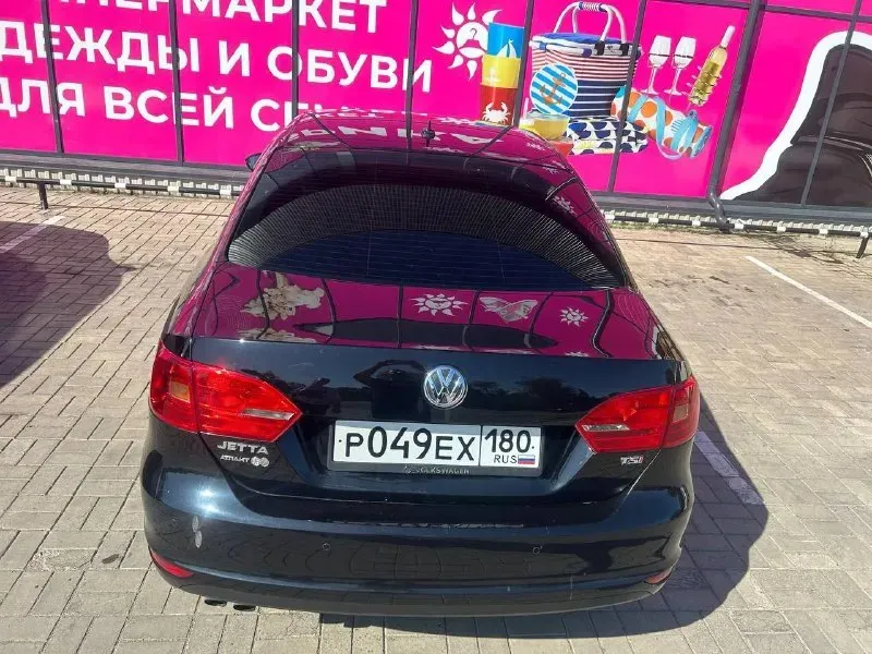 Volkswagen джета. 2013 год. состояние очень хорошее. вид шикарный. коробка автомат. я собственник. климат круиз подогревы парктроник. в машине есть все. цена 900 авто недалеко от мариуполя. +79497305832. 📞 звоните: +7(949)7305832 - фотография - 2