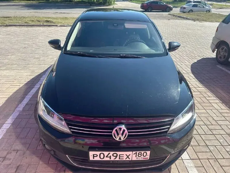 Volkswagen джета. 2013 год. состояние очень хорошее. вид шикарный. коробка автомат. я собственник. климат круиз подогревы парктроник. в машине есть все. цена 900 авто недалеко от мариуполя. +79497305832. 📞 звоните: +7(949)7305832 - фотография - 4