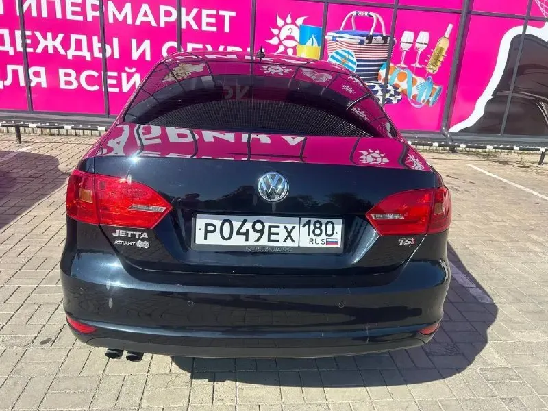 Volkswagen джета. 2013 год. состояние очень хорошее. вид шикарный. коробка автомат. я собственник. климат круиз подогревы парктроник. в машине есть все. цена 900 авто недалеко от мариуполя. +79497305832. 📞 звоните: +7(949)7305832 - фотография - 5