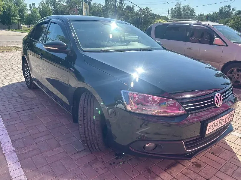 Volkswagen джета. 2013 год. состояние очень хорошее. вид шикарный. коробка автомат. я собственник. климат круиз подогревы парктроник. в машине есть все. цена 900 авто недалеко от мариуполя. +79497305832. 📞 звоните: +7(949)7305832 - фотография - 6