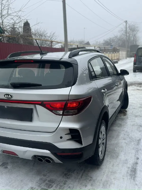 Kia rio x line ( kia рио) 2021г. (рестайлинг) 1.4 бензин, коробка автомат. 🛻🛻🛻 пробег 196т. км. (реальный)‼‼‼‼ учёт рф 🇷🇺 1 хозяин ‼‼‼‼ авто в отличном состоянии, без вложений. полный комплект документов. все стекла родные. хороша. .. >✅регулировка руля. ✅регулировка передних сидений по высоте ✅кожаный мультируль с подогревом ✅система крепления детских кресел isofix цена - 1млн 270тыс руб торг 💸💸💸💸💸 ☎☎☎ +7(949)4122575 (если нет связи пишите на телеграмм) авто находится в макеевке 📞 звоните: +7(949)4122575 - фотография - 4