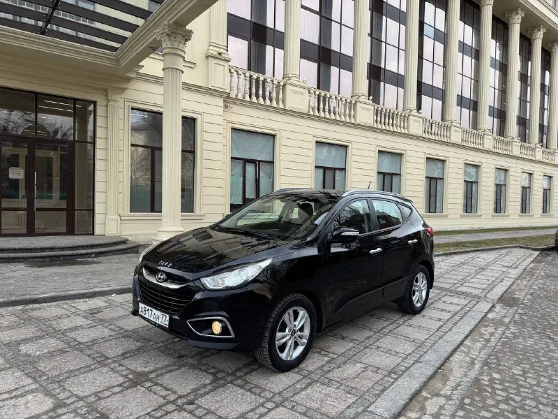 Продам hyundai ix35 2013 год в идеальном состоянии, двигатель 2.0 бензин полный привод, акпп полноценный автомат айсин, без дтп и подкрасов 1000% любые проверки любые авто эксперты, максимальная богатая комплектация, раздельный климат контроль эльктро зеркала с подогревом подогрев передних задних сидений круиз контроль мульти руль 4 эльктро стеклоподъемники с доводчиком музыка навигация комбинированный салон, прошла полное т. о заменены все фильтра масла не требует не каких вложений с документами полный порядок любой вид оформления, цена 1.350.🍋тел +79490908190 мариуполь - фотография - 1