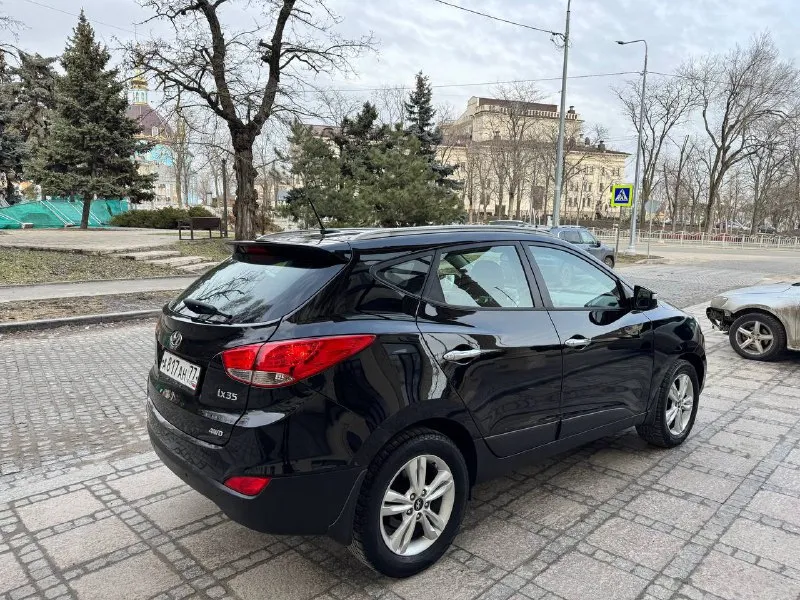 Продам hyundai ix35 2013 год в идеальном состоянии, двигатель 2.0 бензин полный привод, акпп полноценный автомат айсин, без дтп и подкрасов 1000% любые проверки любые авто эксперты, максимальная богатая комплектация, раздельный климат контроль эльктро зеркала с подогревом подогрев передних задних сидений круиз контроль мульти руль 4 эльктро стеклоподъемники с доводчиком музыка навигация комбинированный салон, прошла полное т. о заменены все фильтра масла не требует не каких вложений с документами полный порядок любой вид оформления, цена 1.350.🍋тел +79490908190 мариуполь - фотография - 6