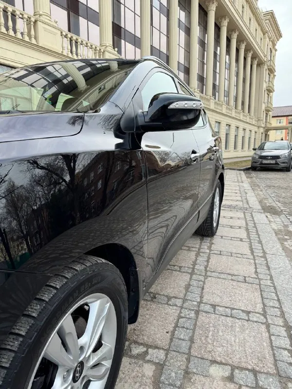 Продам hyundai ix35 2013 год в идеальном состоянии, двигатель 2.0 бензин полный привод, акпп полноценный автомат айсин, без дтп и подкрасов 1000% любые проверки любые авто эксперты, максимальная богатая комплектация, раздельный климат контроль эльктро зеркала с подогревом подогрев передних задних сидений круиз контроль мульти руль 4 эльктро стеклоподъемники с доводчиком музыка навигация комбинированный салон, прошла полное т. о заменены все фильтра масла не требует не каких вложений с документами полный порядок любой вид оформления, цена 1.350.🍋тел +79490908190 мариуполь - фотография - 8