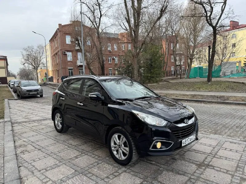Продам hyundai ix35 2013 год в идеальном состоянии, двигатель 2.0 бензин полный привод, акпп полноценный автомат айсин, без дтп и подкрасов 1000% любые проверки любые авто эксперты, максимальная богатая комплектация, раздельный климат контроль эльктро зеркала с подогревом подогрев передних задних сидений круиз контроль мульти руль 4 эльктро стеклоподъемники с доводчиком музыка навигация комбинированный салон, прошла полное т. о заменены все фильтра масла не требует не каких вложений с документами полный порядок любой вид оформления, цена 1.350.🍋тел +79490908190 мариуполь 📞 звоните: +7(949)0908190 - фотография - 2