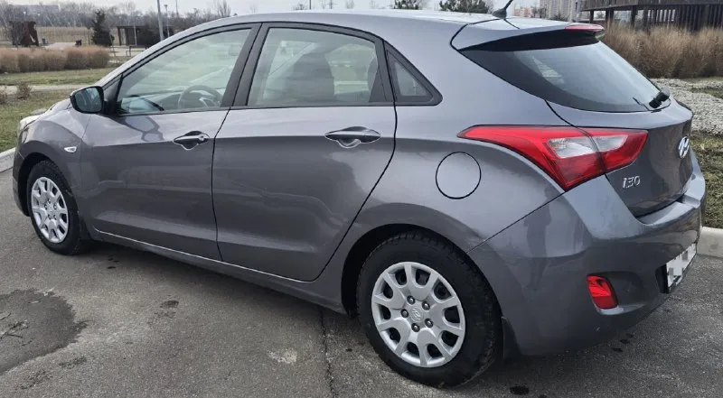 Продам hyundai i30 2014 года. машина в отличном сострянии. один хозяин по птс механика (шестиступенчатая) родной пробег 126 тыс. зеленая автотека. комплектация: 4 стеклоподъемника ▫️подогрев сидений ▫️парктоник ▫️мульти руль ▫️ксенон ▫️датчики света ▫️абс ▫️сервисная книжка звонмте спрашивайте торг. цена: 950.000₽ тел +79494999745 📲 tg: оксана 📞 звоните: +7(949)4999745 - фотография - 5