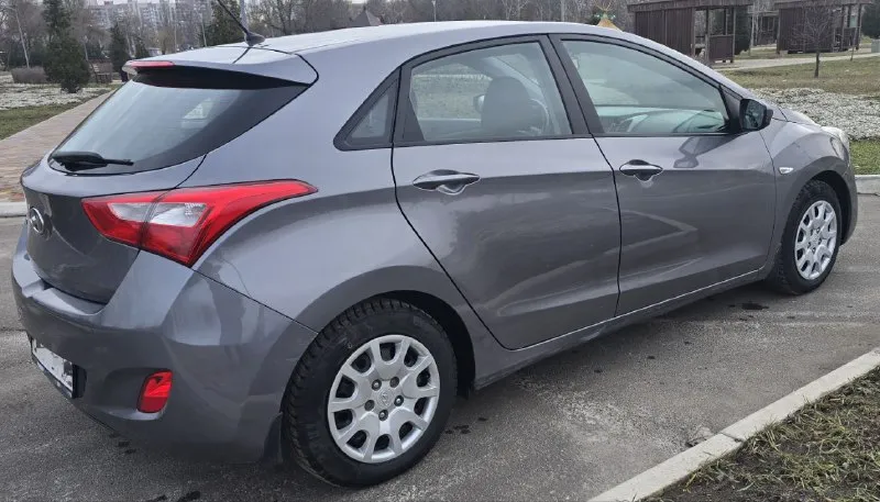 Продам hyundai i30 2014 года. машина в отличном сострянии. один хозяин по птс механика (шестиступенчатая) родной пробег 126 тыс. зеленая автотека. комплектация: 4 стеклоподъемника ▫️подогрев сидений ▫️парктоник ▫️мульти руль ▫️ксенон ▫️датчики света ▫️абс ▫️сервисная книжка звонмте спрашивайте торг. цена: 950.000₽ тел +79494999745 📲 tg: оксана 📞 звоните: +7(949)4999745 - фотография - 6