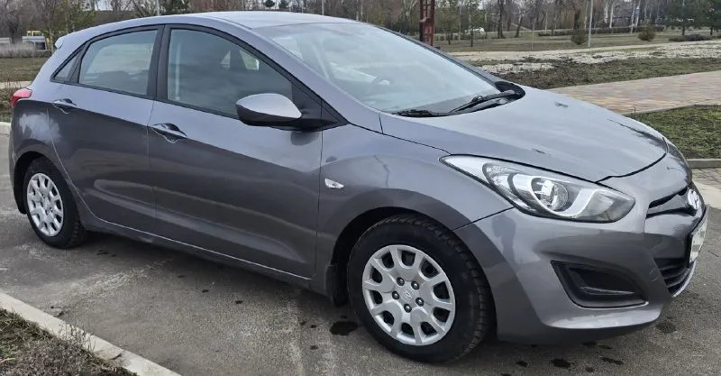 Продам hyundai i30 2014 года. машина в отличном сострянии. один хозяин по птс механика (шестиступенчатая) родной пробег 126 тыс. зеленая автотека. комплектация: 4 стеклоподъемника ▫️подогрев сидений ▫️парктоник ▫️мульти руль ▫️ксенон ▫️датчики света ▫️абс ▫️сервисная книжка звонмте спрашивайте торг. цена: 950.000₽ тел +79494999745 📲 tg: оксана 📞 звоните: +7(949)4999745 - фотография - 7