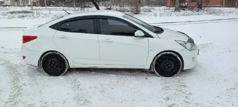 Hyundai solaris (hyundai солярис), 2015 г. в. пробег 191 тыс. коробка: автомат. комплектация: -климат-контроль, - мультируль, - системы безопасности вождения, - 4 электростеклоподъемника, - сигнализация с автозапуском, два комплекта ключей, – светодиодные дневные ходовые огни, - повторители поворотников в зеркалах. масло не есть, ход мягкий. свежие тормозные колодки и аккумулятор, недавно поменял масло. вложений не требует. цена: 865 тыс. рублей (обоснованный торг у капота). осмотр в г. донецке, ворошиловский район 89495749646 📞 звоните: +7(949)5749646 - фотография - 6