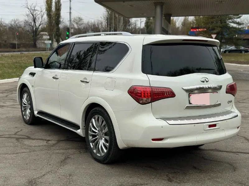 Продам рамный внедорожник личного пользования infiniti qx80, цвет белый перламутр, 2й рестайлинг, ма... - фотография