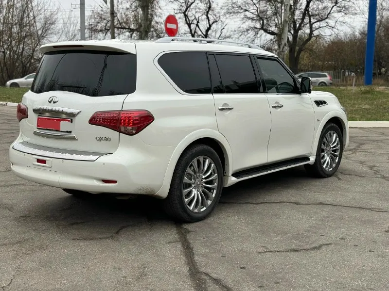 Продам рамный внедорожник личного пользования infiniti qx80, цвет белый перламутр, 2й рестайлинг, максимальная комплектация: полный привод, пневма- гидро подвеска, 8мест, черный салон, кожа алькантара, без ключевой доступ, удержание в полосе ( дополнительно обесшумлен, лобовое дорогая атермальная пленка, установлена сигнализация пандора, карты, запуск и локация авто из приложения ) поворотные линзы, адаптивыный свет, музыка bosse и прочее. пробег 170т, сервисная книжка, два ключа, без дтп, дилерское авто, уязвимые места в бронепленке. цена 2900 000₽ тел- +7949-325-49-99 📞 звоните: +7(949)3254999 - фотография - 2