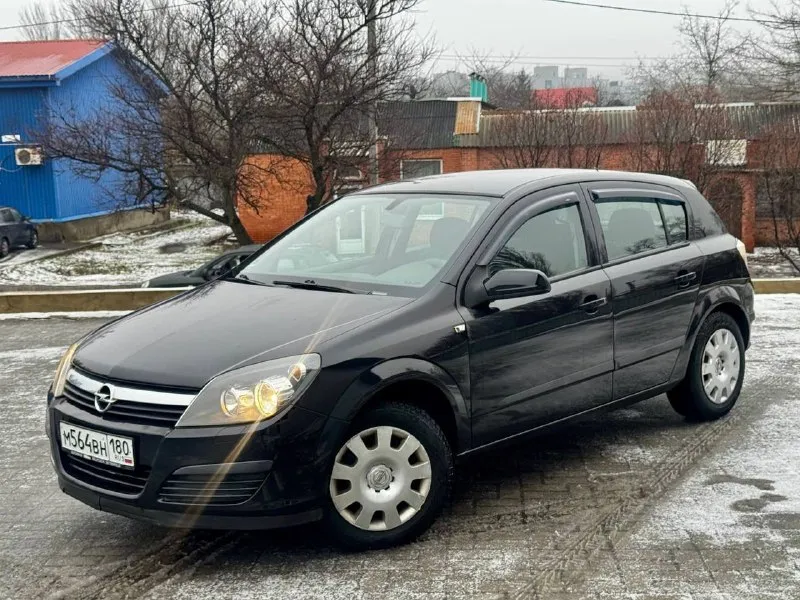 В продаже opel astra 2006 года выпуска автомобиль на самом надежном бензиновом моторе 1.6, работает безукоризненно готов на любые проверки с вашей стороны, передачи не выбивают, ходовая также полностью обслужена салон в идеальном состоянии без каких либо заломов и загрязнений! юридически чистая, возможен обмен осмотре донецк цена: 490.000 ₽, торг быстрому покупателю +79494355906 📞 звоните: +7(949)4355906 - фотография - 4