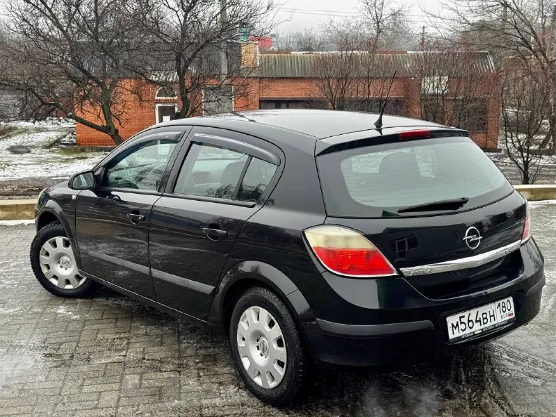 В продаже opel astra 2006 года выпуска автомобиль на самом надежном бензиновом моторе 1.6, работает безукоризненно готов на любые проверки с вашей стороны, передачи не выбивают, ходовая также полностью обслужена салон в идеальном состоянии без каких либо заломов и загрязнений! юридически чистая, возможен обмен осмотре донецк цена: 490.000 ₽, торг быстрому покупателю +79494355906 📞 звоните: +7(949)4355906 - фотография - 5