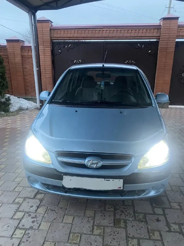 Автомобиль hyundai гетц 2007 г. в. 1.4.ат. обслужен. зимняя резина. летняя на легкосплавных дисках. автомобиль прошел полное то. кто хочет хороший гетц без вложений. совсем звоните. есть авс. гур. электростеклоподьемники. электрорегулировка зеркал. подогрев зеркал и заднего стекла. подогрев сидений. серворуль. бортовой компьютер. кондиционер. двигатель и коробка в превосходном состоянии. макеевка. тел 79493039475.79180313617.цена 580000т. руб. кто хочет обслуженную машину звоните. диагностическая карта в подарок 📲 tg: алексей 📞 звоните: +7(949)3039475 - фотография - 1
