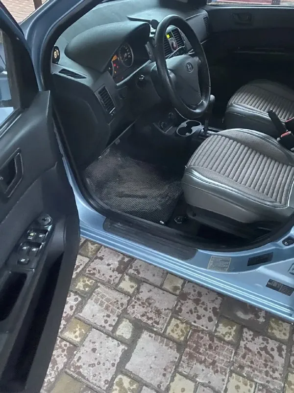 Автомобиль hyundai гетц 2007 г. в. 1.4.ат. обслужен. зимняя резина. летняя на легкосплавных дисках. автомобиль прошел полное то. кто хочет хороший гетц без вложений. совсем звоните. есть авс. гур. электростеклоподьемники. электрорегулировка зеркал. подогрев зеркал и заднего стекла. подогрев сидений. серворуль. бортовой компьютер. кондиционер. двигатель и коробка в превосходном состоянии. макеевка. тел 79493039475.79180313617.цена 580000т. руб. кто хочет обслуженную машину звоните. диагностическая карта в подарок 📲 tg: алексей 📞 звоните: +7(949)3039475 - фотография - 7