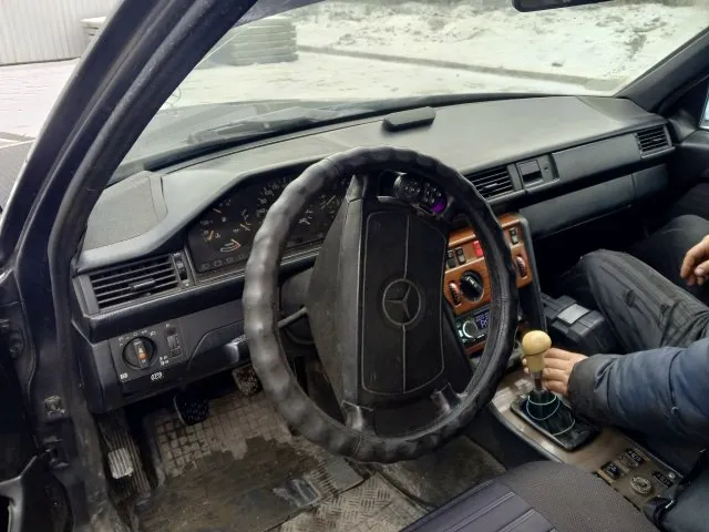 Продается легендарный дедушка 1989г. в. 3.0л в хорошем состоянии. не дымит, работает тихо без стуков, шумов. с кпп все отлично без хрустов и воев все передачи, включаются мягко. авто на ходу. с документами проблем нет, все кристально чисто. по кузову есть возрастные недочеты куда нужно приложить руки. дно целое, ржа на арках. электрика работает вся. компрессия везде одинаковая по 11 во всех 6 цилиндрах. цена 200 000₽ торг на бензин. +79591460376 📞 звоните: +7(959)1460376 - фотография - 7