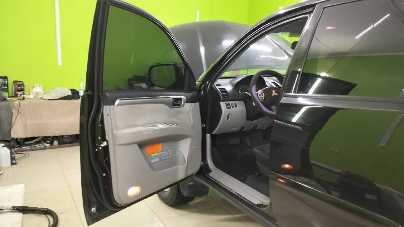 Mitsubishi pajero sport ii 2011год мощь, надёжность и свобода передвижения ищете внедорожник, который не подведёт ни в городе, ни на бездорожье? mitsubishi pajero sport ii — это именно тот автомобиль, который сочетает в себе: безупречную проходимость; экономичность; комфорт для всей семьи; легендарную надёжность японской инженерии. почему стоит выбрать именно эту модель? настоящая рамная конструкция жёсткая рама и прочный кузов — залог долговечности и безопасности. этот автомобиль создан для тех, кто ценит надёжность и готов к любым дорожным испытаниям. мощный и экономичный дизель двигатель объёмом 2,5 л обеспечивает отличную тягу при умеренном расходе топлива — в среднем 8–12л на 100 км. вы экономите на заправках, но не теряете в динамике. полный привод super select 4wd система полного привода позволяет: уверенно двигаться по асфальту; преодолевать бездорожье; выбирать режим под конкретные условия (от заднего привода до блокировки дифференциала). проходимость без компро 📞 звоните: +7(999)6967706 - фотография - 3