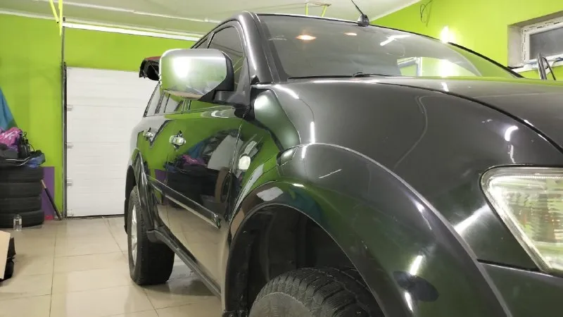 Mitsubishi pajero sport ii 2011год мощь, надёжность и свобода передвижения ищете внедорожник, который не подведёт ни в городе, ни на бездорожье? mitsubishi pajero sport ii — это именно тот автомобиль, который сочетает в себе: безупречную проходимость; экономичность; комфорт для всей семьи; легендарную надёжность японской инженерии. почему стоит выбрать именно эту модель? настоящая рамная конструкция жёсткая рама и прочный кузов — залог долговечности и безопасности. этот автомобиль создан для тех, кто ценит надёжность и готов к любым дорожным испытаниям. мощный и экономичный дизель двигатель объёмом 2,5 л обеспечивает отличную тягу при умеренном расходе топлива — в среднем 8–12л на 100 км. вы экономите на заправках, но не теряете в динамике. полный привод super select 4wd система полного привода позволяет: уверенно двигаться по асфальту; преодолевать бездорожье; выбирать режим под конкретные условия (от заднего привода до блокировки дифференциала). проходимость без компро 📞 звоните: +7(999)6967706 - фотография - 5