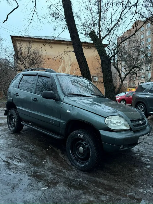 Продам ниву chevrolet машина 2006 года, рабочая лошадка, состояние на свой возраст, есть ржавчина на арках и гниль на порогах, пороги по-хорошему нужно заменить, некогда этим заниматься стоит новая спортивная резина, ходовка перебрана, едет бодро, не троит, не дымит двигатель 1,7 пробег 171.000 нет магнитофона, трещина на лобовом стекле, пассажирская дверь открывается изнутри (замок нужно заменить или отремонтировать), нужно заменить рычаг дворников (срабатывает задний постоянно) и заменить кнопку аварийки г. Донецк +79493525440 цена 300.000
📞 Звоните: +7(949)3525440 - фотография - 1