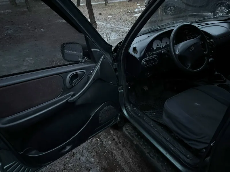 Продам ниву chevrolet машина 2006 года, рабочая лошадка, состояние на свой возраст, есть ржавчина на арках и гниль на порогах, пороги по-хорошему нужно заменить, некогда этим заниматься стоит новая спортивная резина, ходовка перебрана, едет бодро, не троит, не дымит двигатель 1,7 пробег 171.000 нет магнитофона, трещина на лобовом стекле, пассажирская дверь открывается изнутри (замок нужно заменить или отремонтировать), нужно заменить рычаг дворников (срабатывает задний постоянно) и заменить кнопку аварийки г. Донецк +79493525440 цена 300.000
📞 Звоните: +7(949)3525440 - фотография - 3