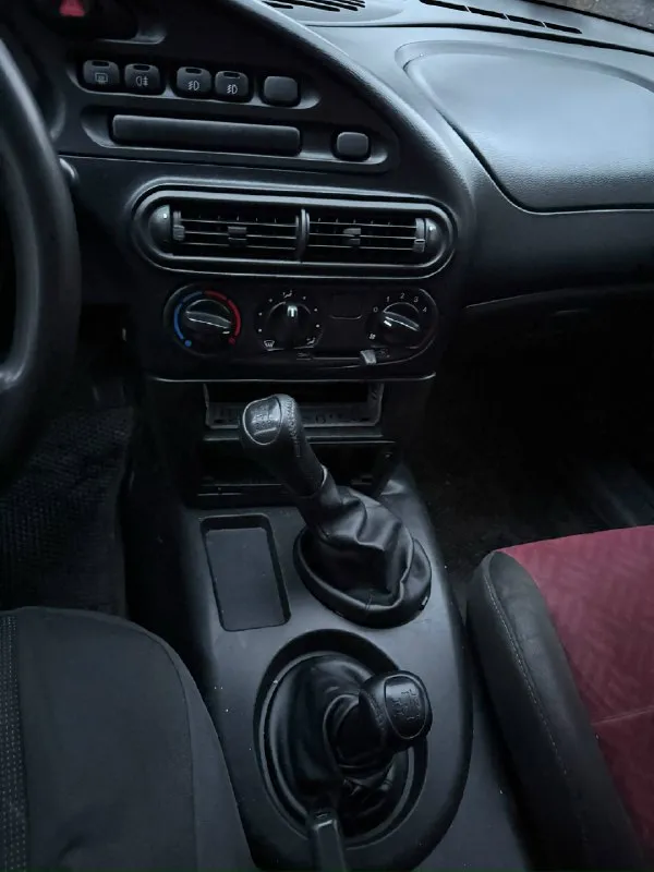 Продам ниву chevrolet машина 2006 года, рабочая лошадка, состояние на свой возраст, есть ржавчина на арках и гниль на порогах, пороги по-хорошему нужно заменить, некогда этим заниматься стоит новая спортивная резина, ходовка перебрана, едет бодро, не троит, не дымит двигатель 1,7 пробег 171.000 нет магнитофона, трещина на лобовом стекле, пассажирская дверь открывается изнутри (замок нужно заменить или отремонтировать), нужно заменить рычаг дворников (срабатывает задний постоянно) и заменить кнопку аварийки г. Донецк +79493525440 цена 300.000
📞 Звоните: +7(949)3525440 - фотография - 5